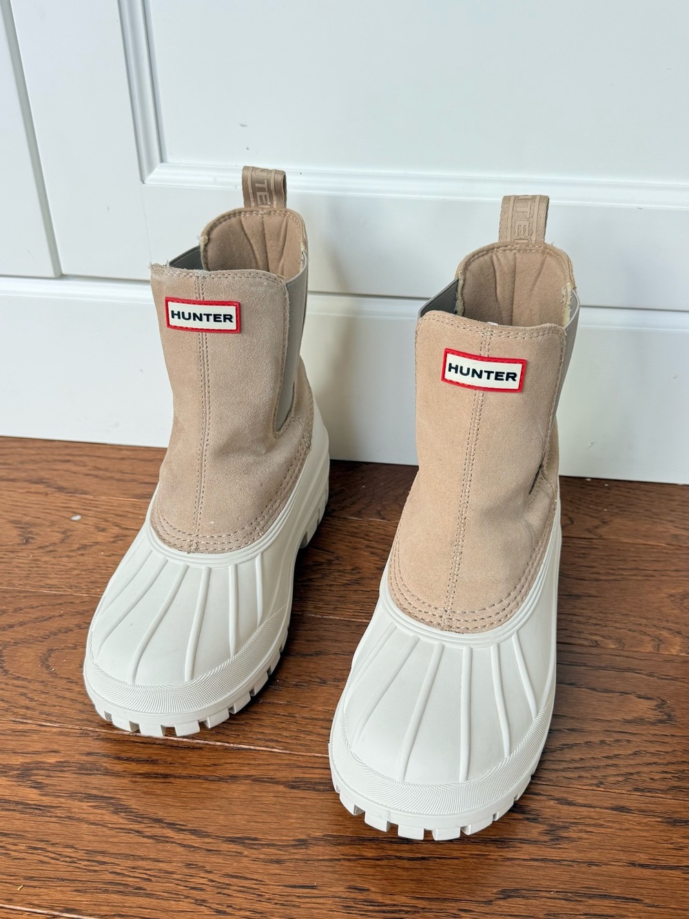 Hunter Sutton Chelsea Duck Boots in Beige and Cream- Size 9 - Picture 5 of 8